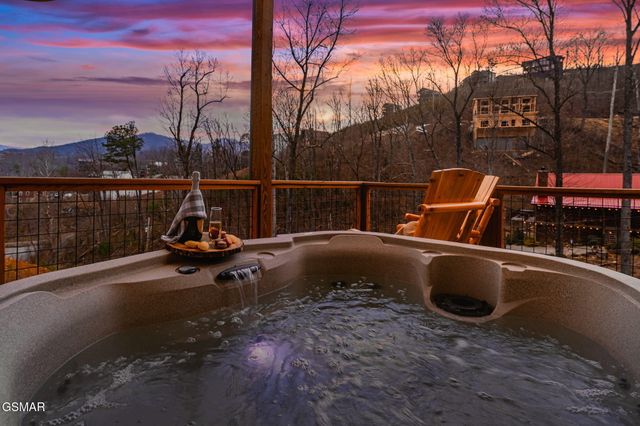 912 Aspen Lane, Gatlinburg, TN 37738