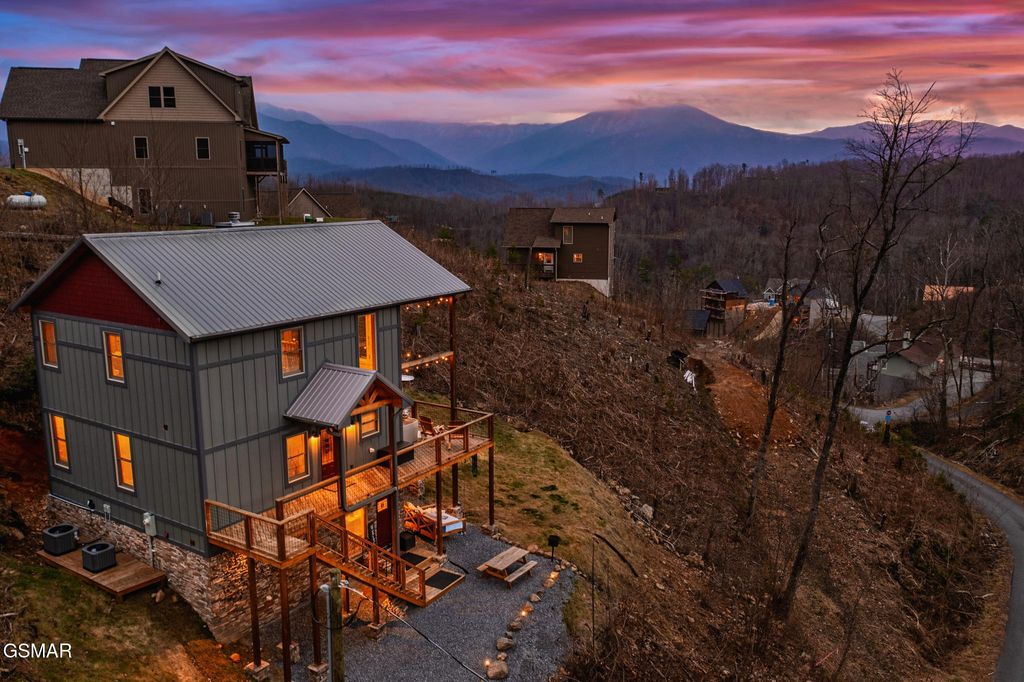 912 Aspen Lane, Gatlinburg, TN 37738