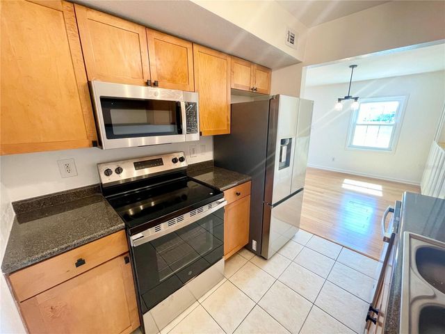 118 POMPANO DRIVE SE B, St Petersburg, FL 33705