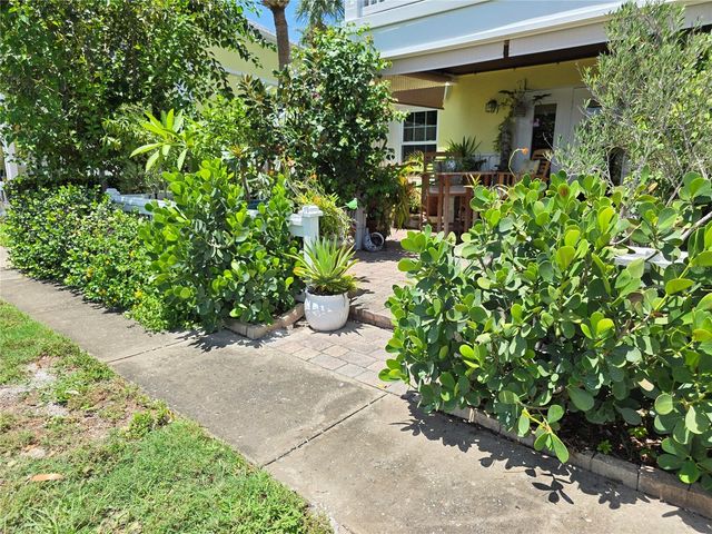 118 POMPANO DRIVE SE B, St Petersburg, FL 33705
