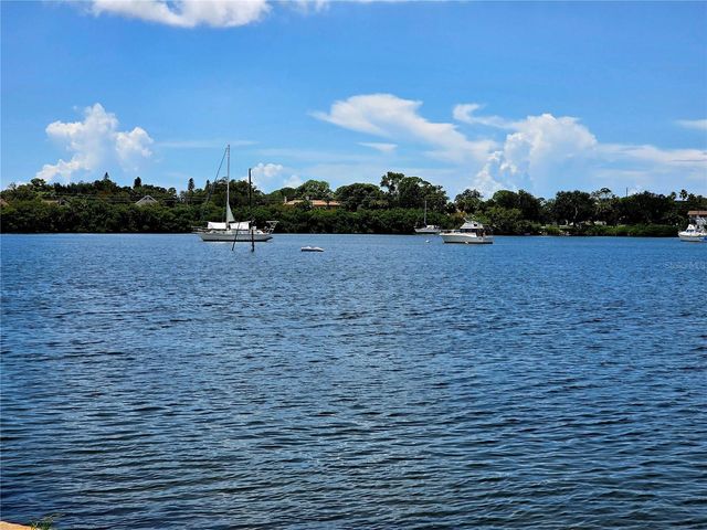 118 POMPANO DRIVE SE B, St Petersburg, FL 33705
