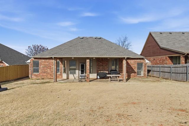 2636 SE 5th Street, Moore, OK 73160