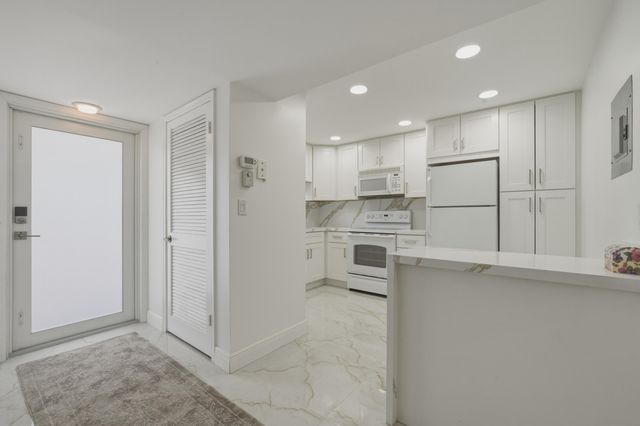 371 S Hollybrook Drive 106, Pembroke Pines, FL 33025