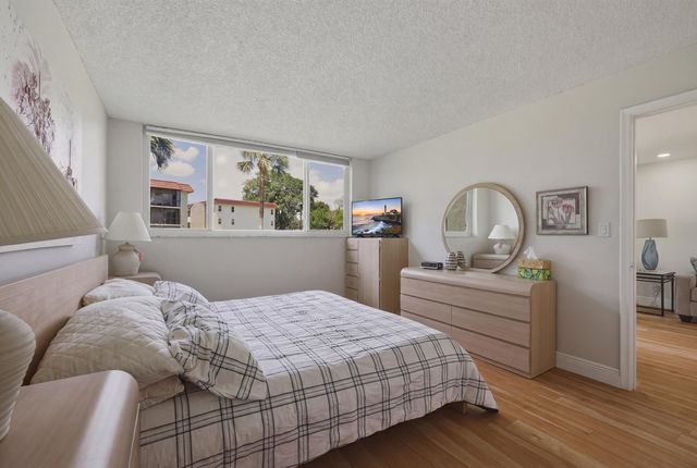 371 S Hollybrook Drive 106, Pembroke Pines, FL 33025
