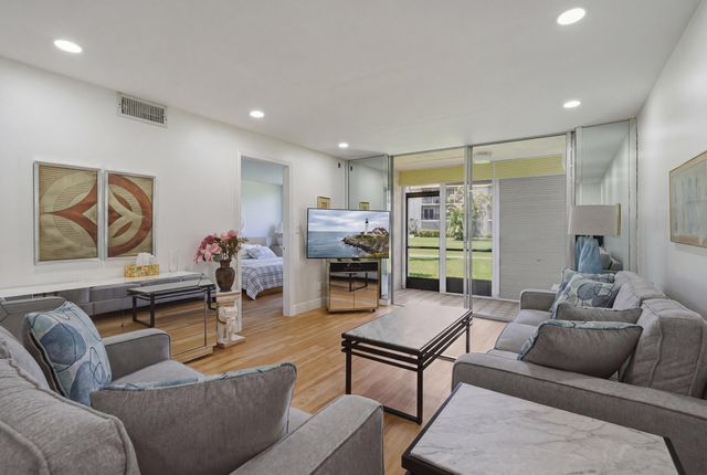 371 S Hollybrook Drive 106, Pembroke Pines, FL 33025