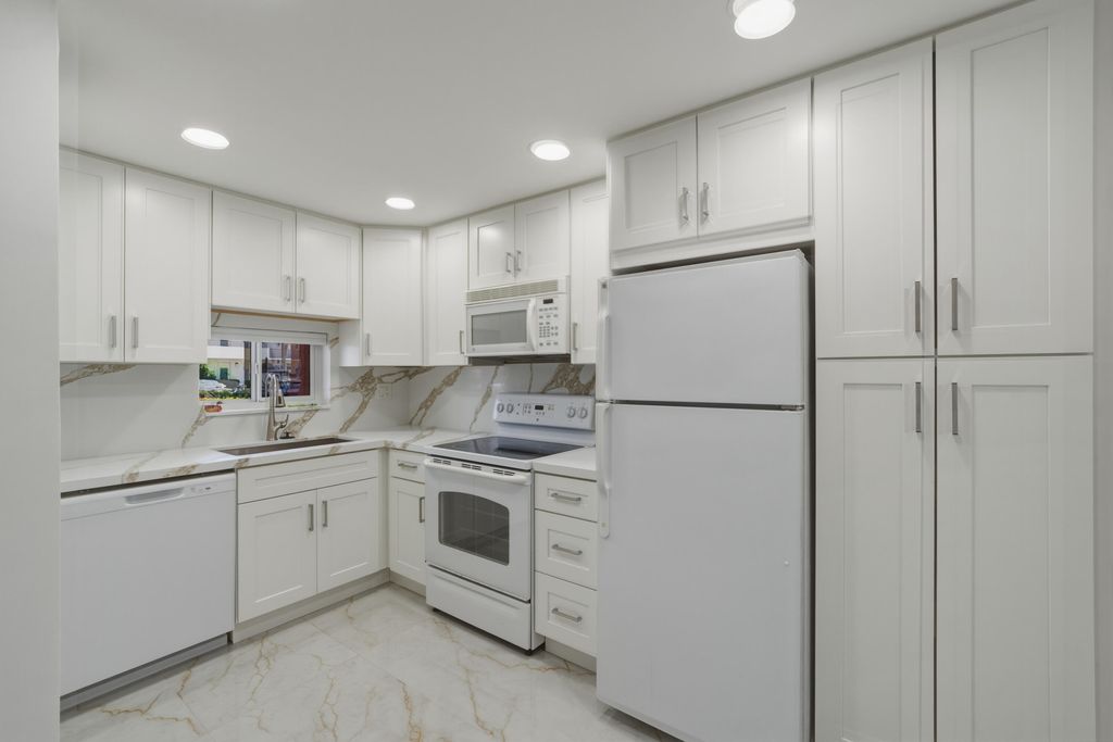 371 S Hollybrook Drive 106, Pembroke Pines, FL 33025