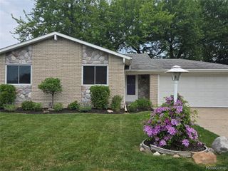 35252 Simon Drive, Clinton Charter Township, MI 48035