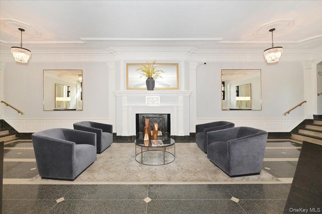 21 Barstow Road 6-L, Great Neck, NY 11021