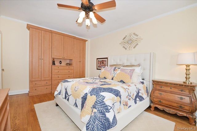 21 Barstow Road 6-L, Great Neck, NY 11021