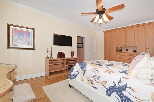 21 Barstow Road 6-L, Great Neck, NY 11021