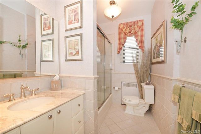 21 Barstow Road 6-L, Great Neck, NY 11021