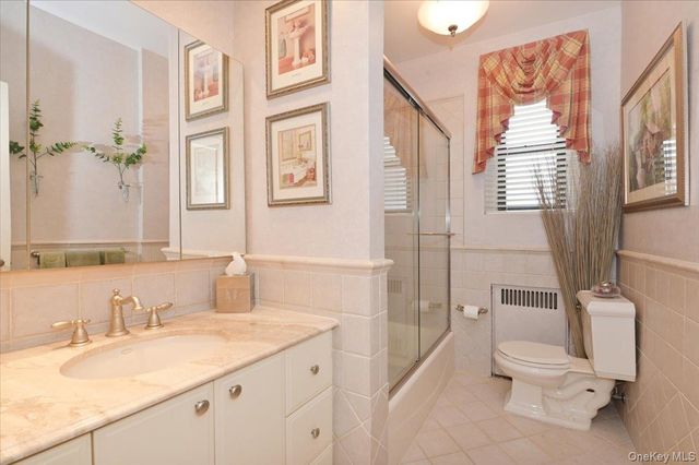 21 Barstow Road 6-L, Great Neck, NY 11021