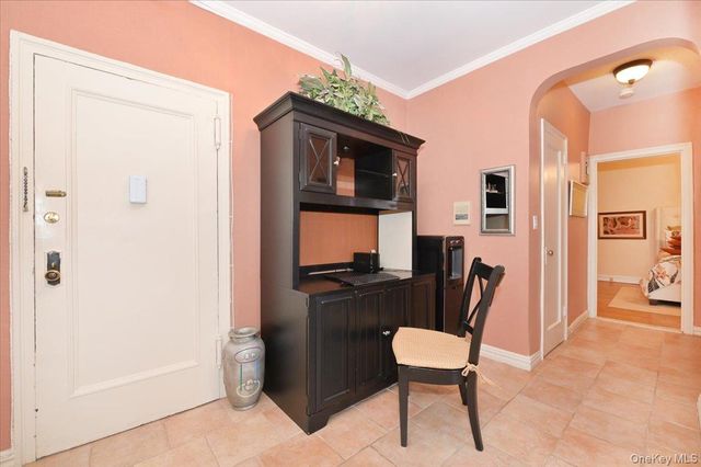 21 Barstow Road 6-L, Great Neck, NY 11021