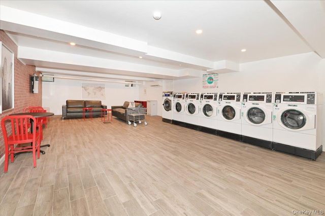 21 Barstow Road 6-L, Great Neck, NY 11021