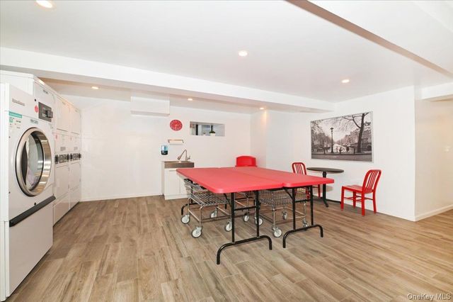 21 Barstow Road 6-L, Great Neck, NY 11021