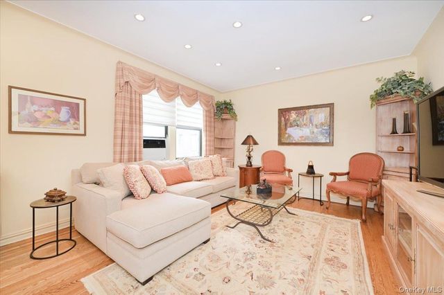 21 Barstow Road 6-L, Great Neck, NY 11021