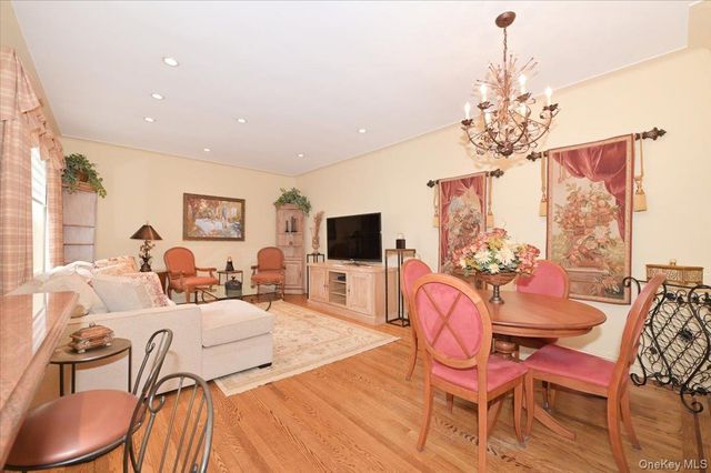 21 Barstow Road 6-L, Great Neck, NY 11021