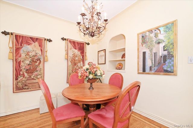 21 Barstow Road 6-L, Great Neck, NY 11021