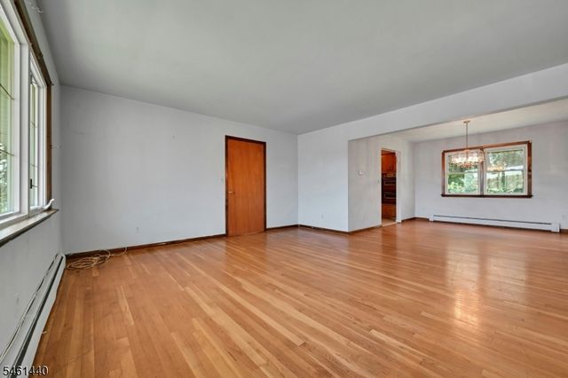 347 Chestnut Ave, South Hackensack Twp., NJ 07606