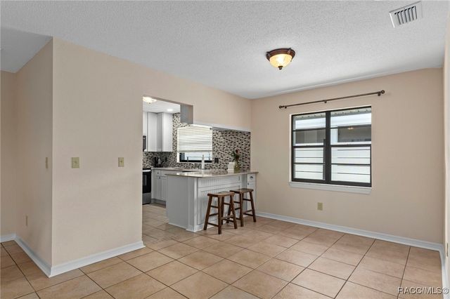 11517 W Riverhaven Drive, Homosassa, FL 34448