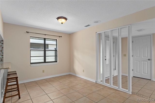 11517 W Riverhaven Drive, Homosassa, FL 34448