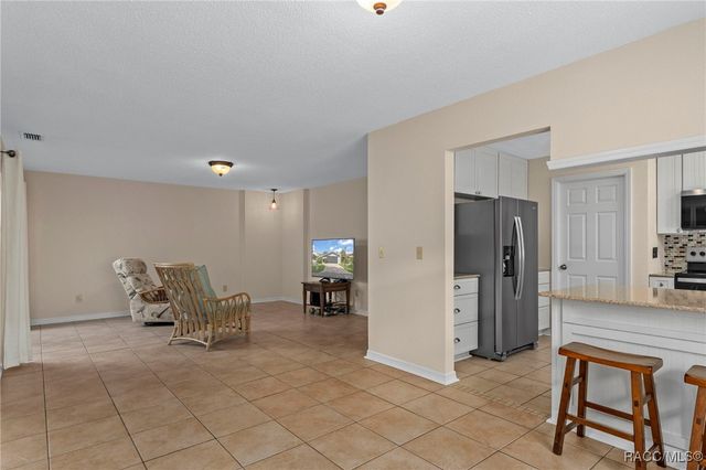 11517 W Riverhaven Drive, Homosassa, FL 34448