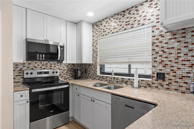 11517 W Riverhaven Drive, Homosassa, FL 34448