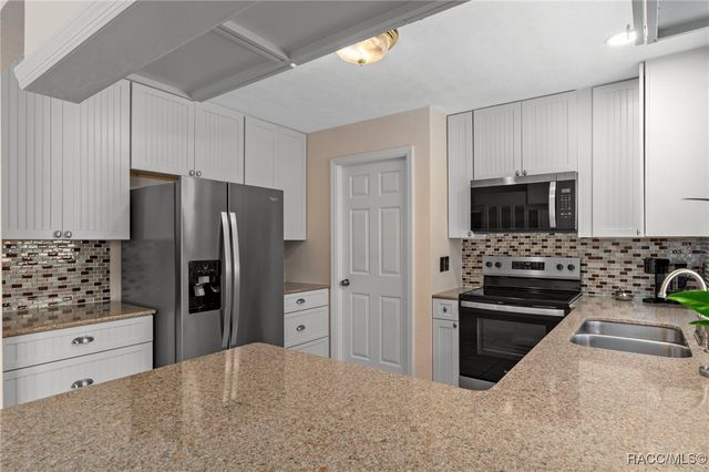 11517 W Riverhaven Drive, Homosassa, FL 34448