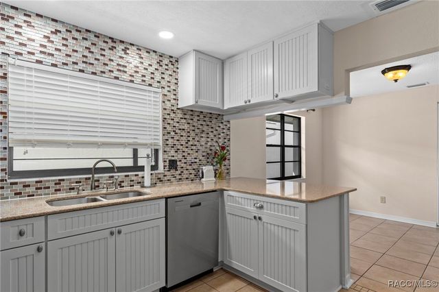 11517 W Riverhaven Drive, Homosassa, FL 34448