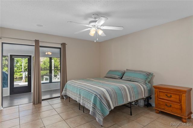 11517 W Riverhaven Drive, Homosassa, FL 34448