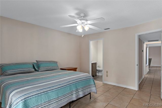 11517 W Riverhaven Drive, Homosassa, FL 34448