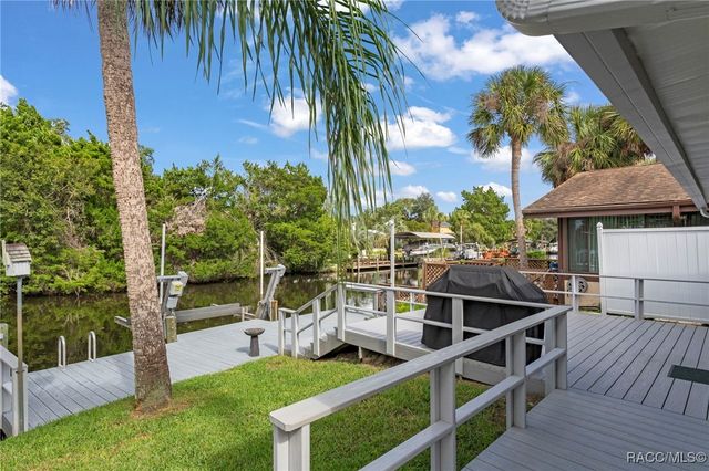 11517 W Riverhaven Drive, Homosassa, FL 34448