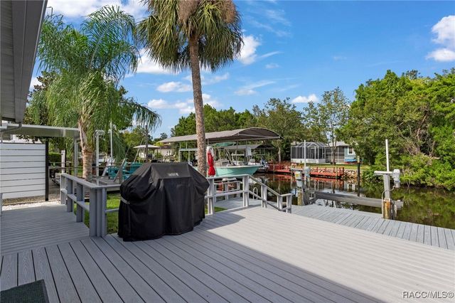 11517 W Riverhaven Drive, Homosassa, FL 34448