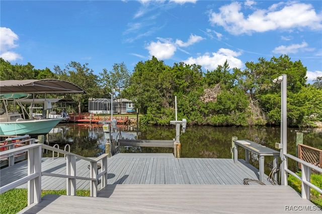 11517 W Riverhaven Drive, Homosassa, FL 34448