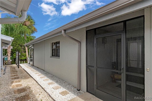 11517 W Riverhaven Drive, Homosassa, FL 34448