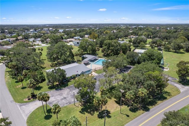 11517 W Riverhaven Drive, Homosassa, FL 34448