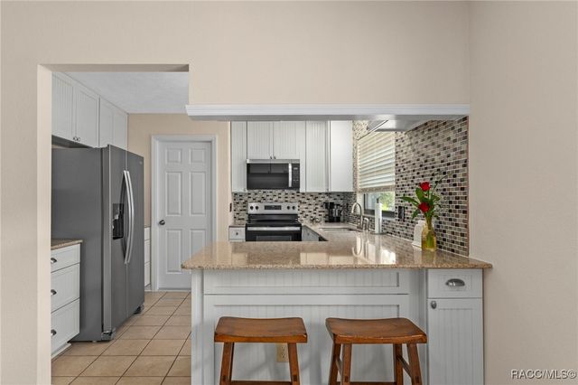 11517 W Riverhaven Drive, Homosassa, FL 34448