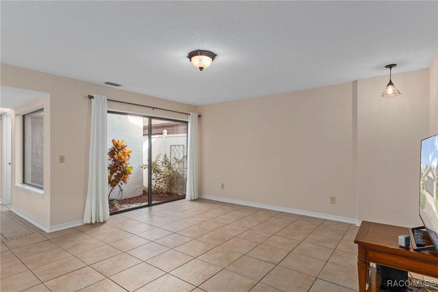 11517 W Riverhaven Drive, Homosassa, FL 34448