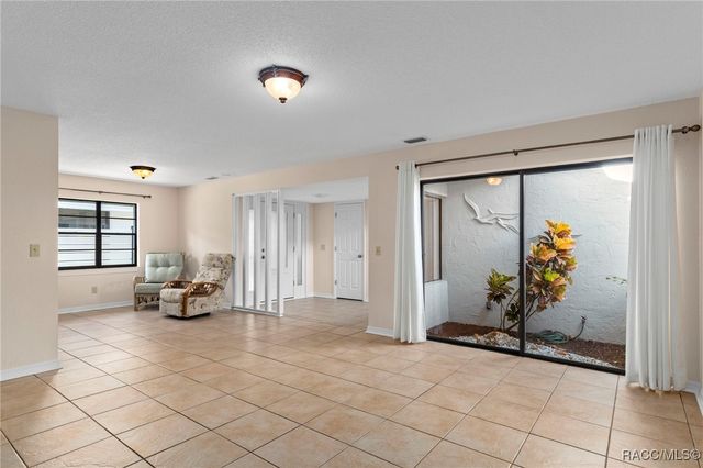11517 W Riverhaven Drive, Homosassa, FL 34448