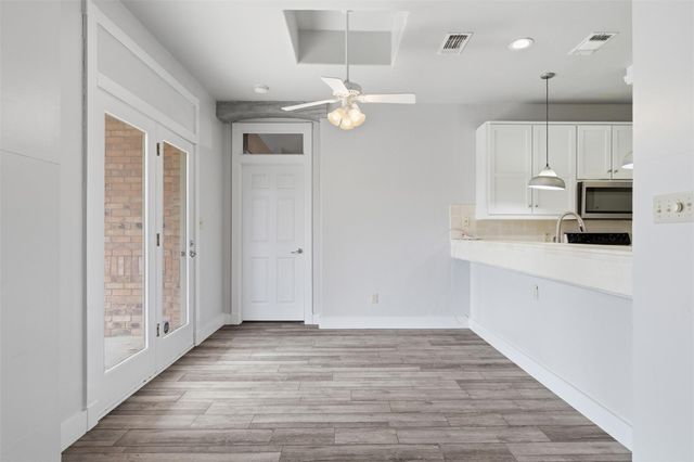 307 Pin Oak CT, Mountain City, TX 78610