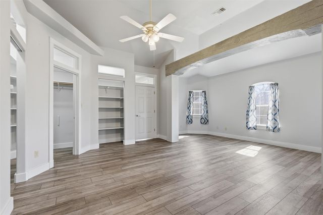 307 Pin Oak CT, Mountain City, TX 78610