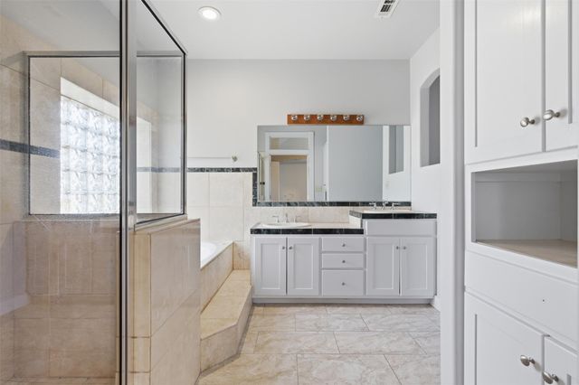 307 Pin Oak CT, Mountain City, TX 78610