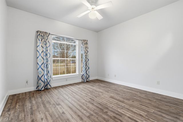 307 Pin Oak CT, Mountain City, TX 78610