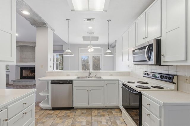 307 Pin Oak CT, Mountain City, TX 78610