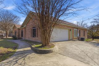 307 Pin Oak CT, Mountain City, TX 78610