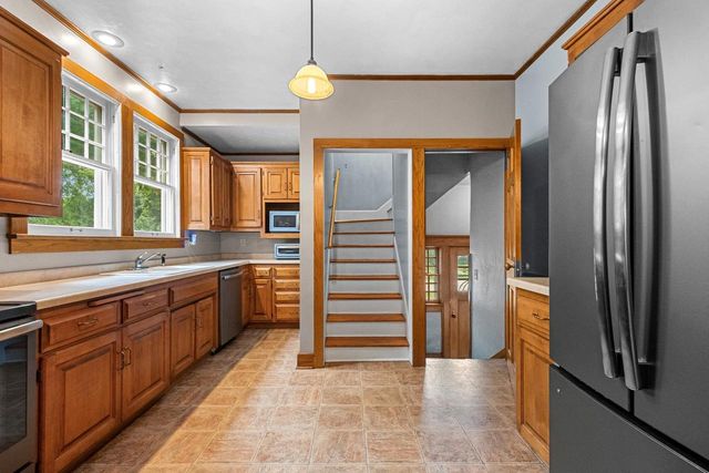 1115 S MONROE AVENUE, Green Bay, WI 54301