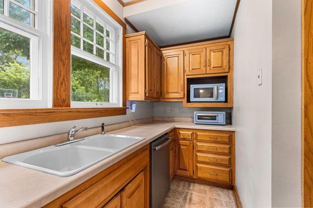 1115 S MONROE AVENUE, Green Bay, WI 54301