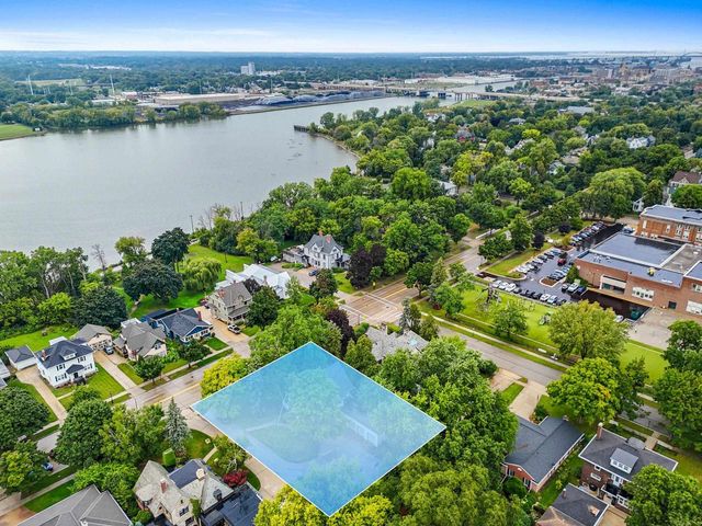 1115 S MONROE AVENUE, Green Bay, WI 54301