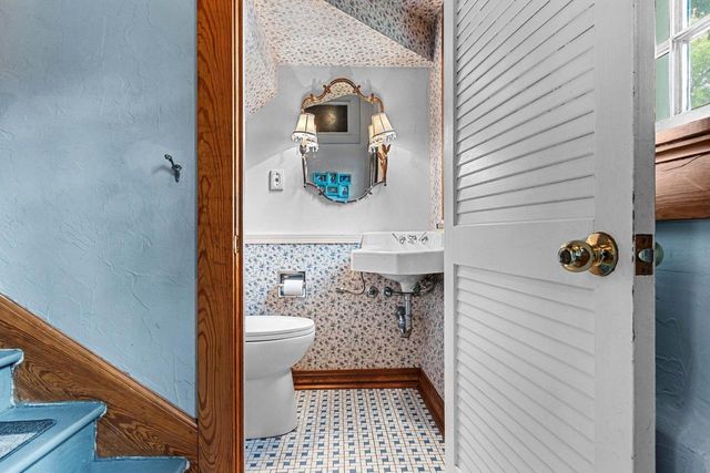 1115 S MONROE AVENUE, Green Bay, WI 54301