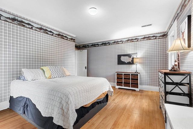 1115 S MONROE AVENUE, Green Bay, WI 54301